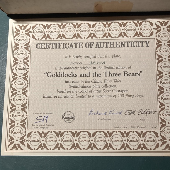 Collector plate, Goldilocks, and the three bears by Edwin Knowles. - Picture 3 of 3